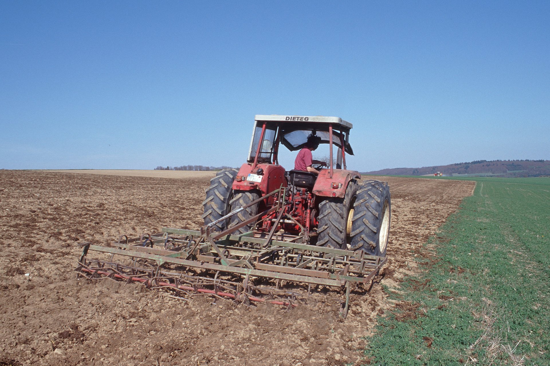 Traktor bei der Düngerausbringung; © BLE, Bonn/ Foto: Thomas Stephan